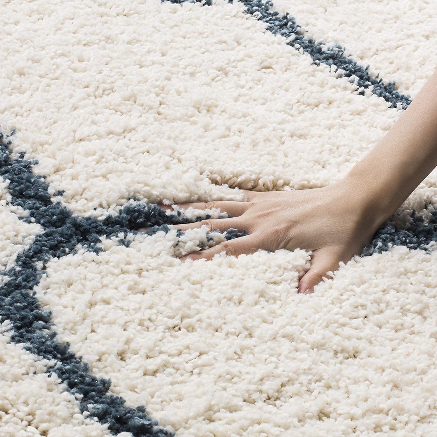 Snail – Cream & Charcoal Shag Rug