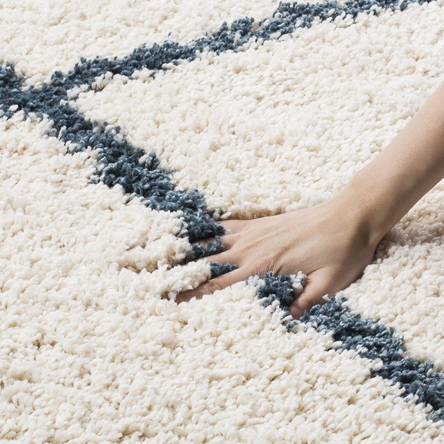 Web – Beige Shag Rug
