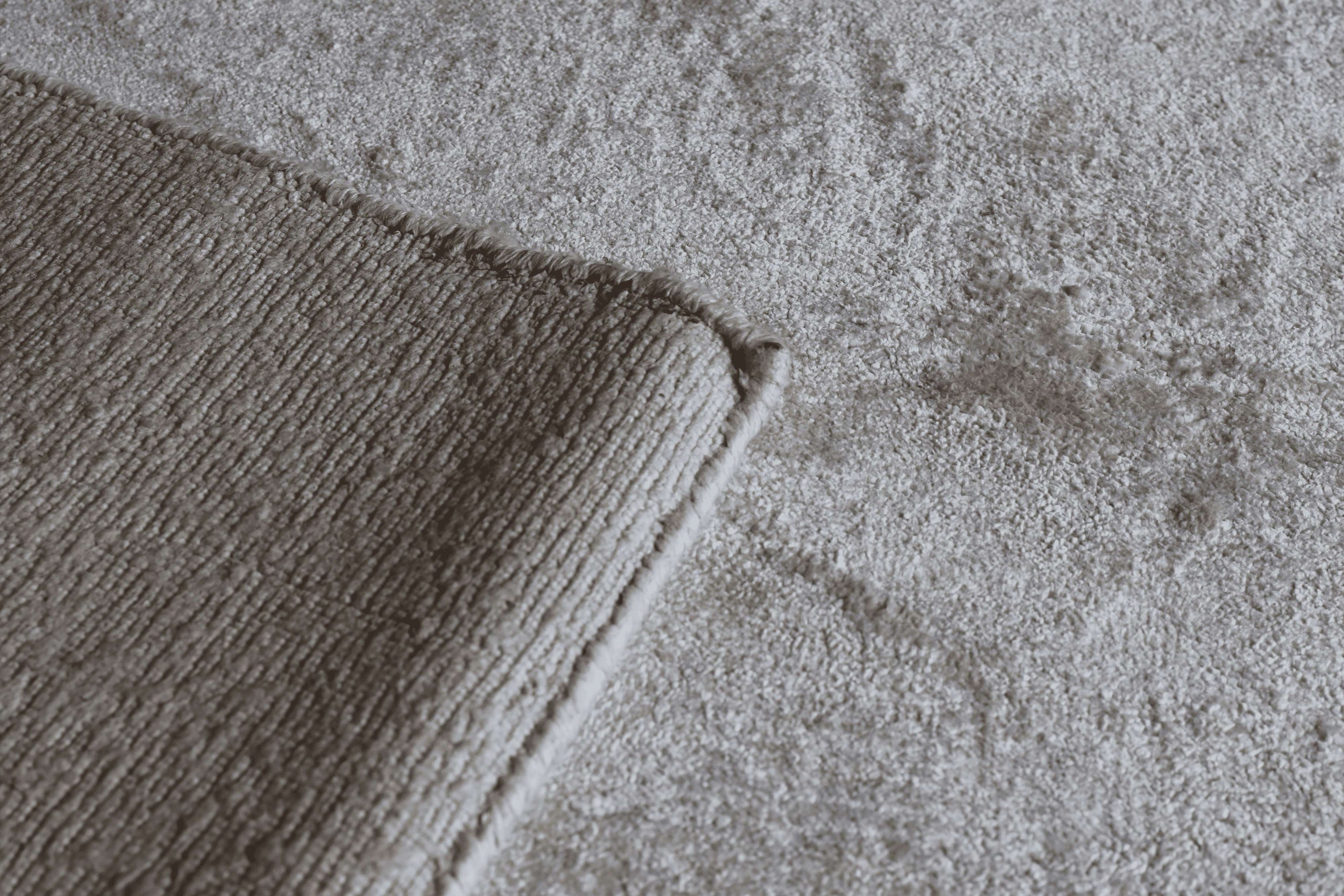 Trapez – Cream Hand-Knotted Wool & Silk Carpet