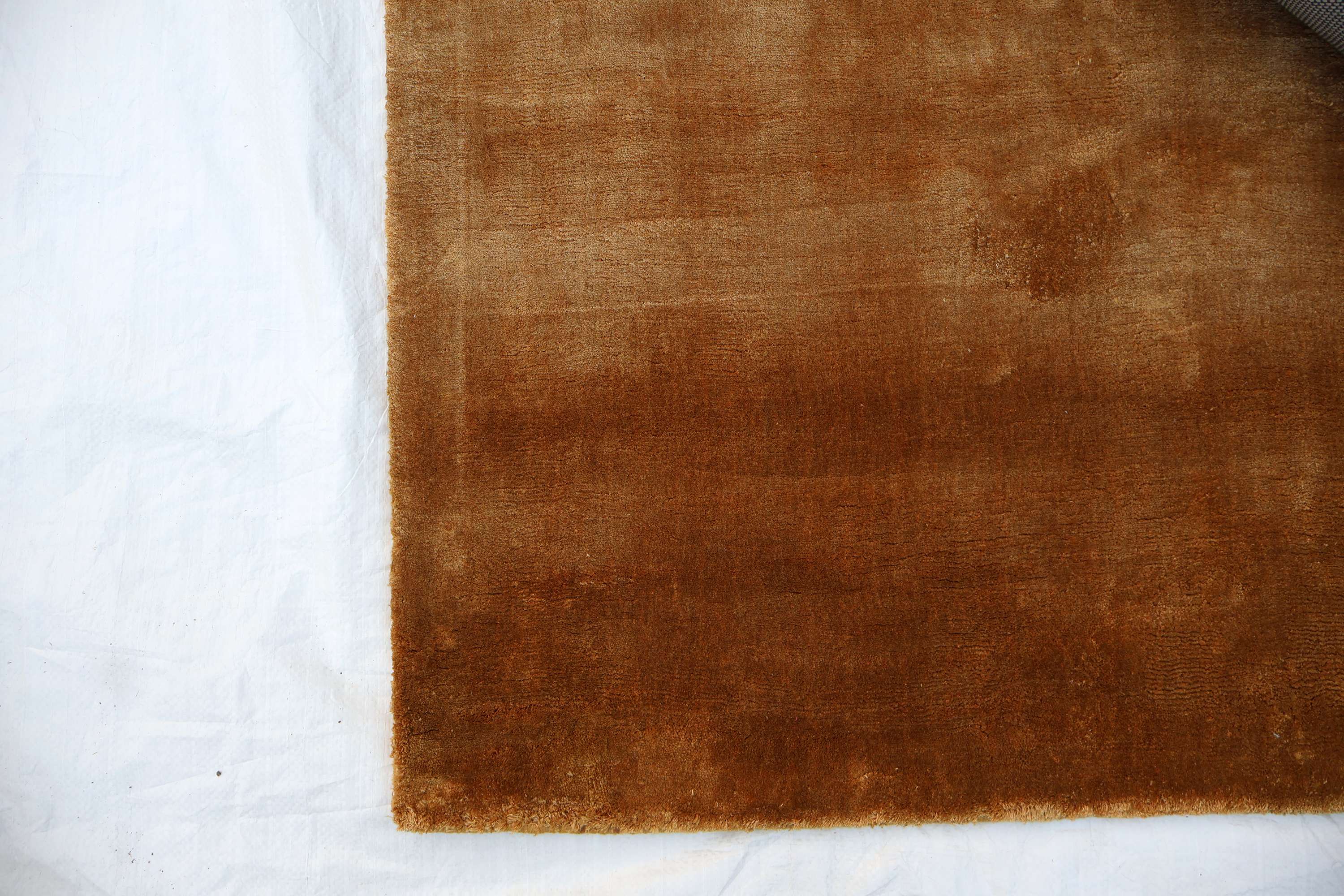 Silk Gold – Handloom Silk Carpet