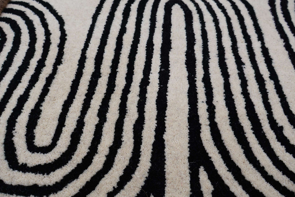 Embrace – Cream & Black Hand-Tufted Carpet