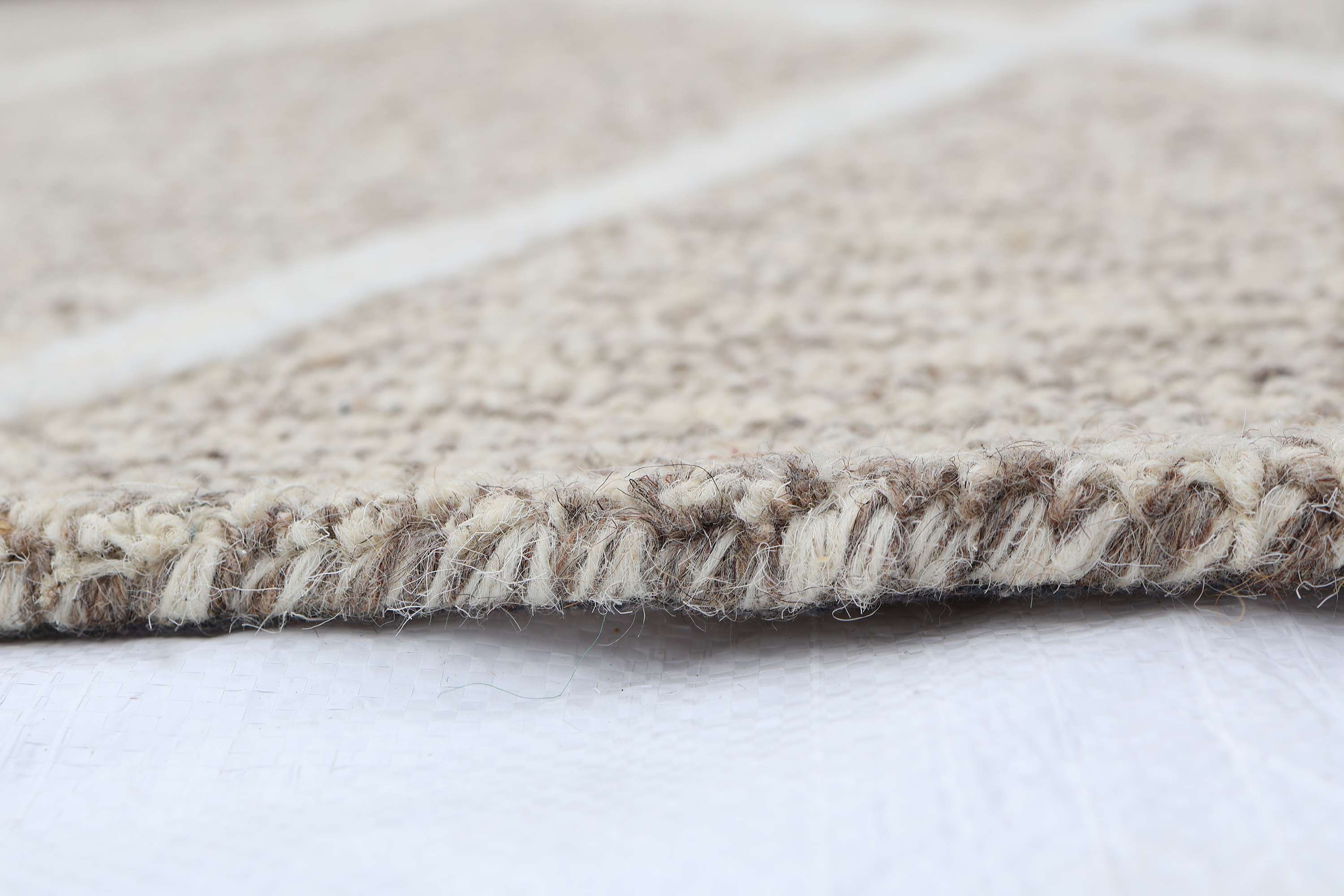 Harb – Beige Hand-Tufted Wool Carpet