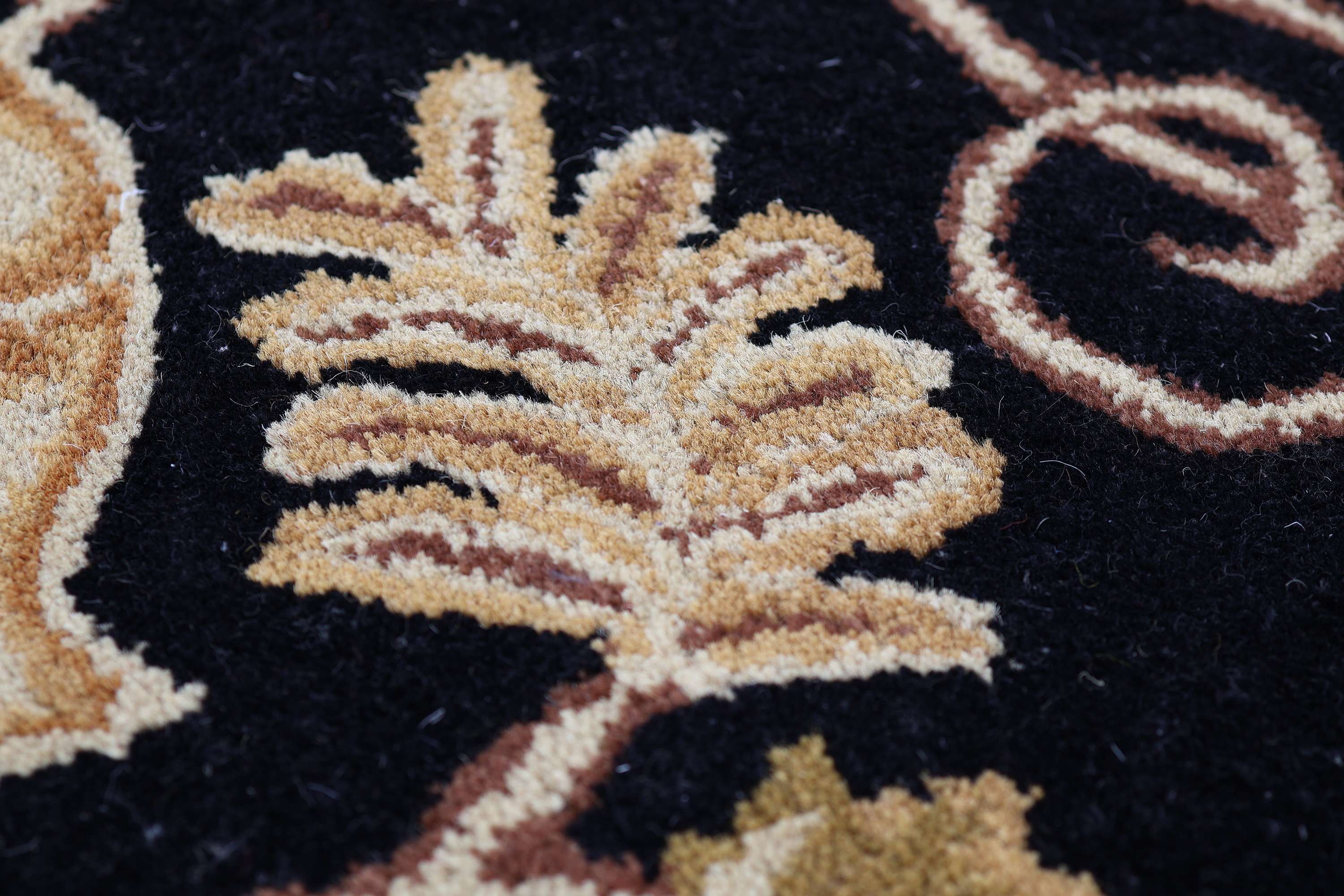 Harf – Black Hand-Tufted Carpet