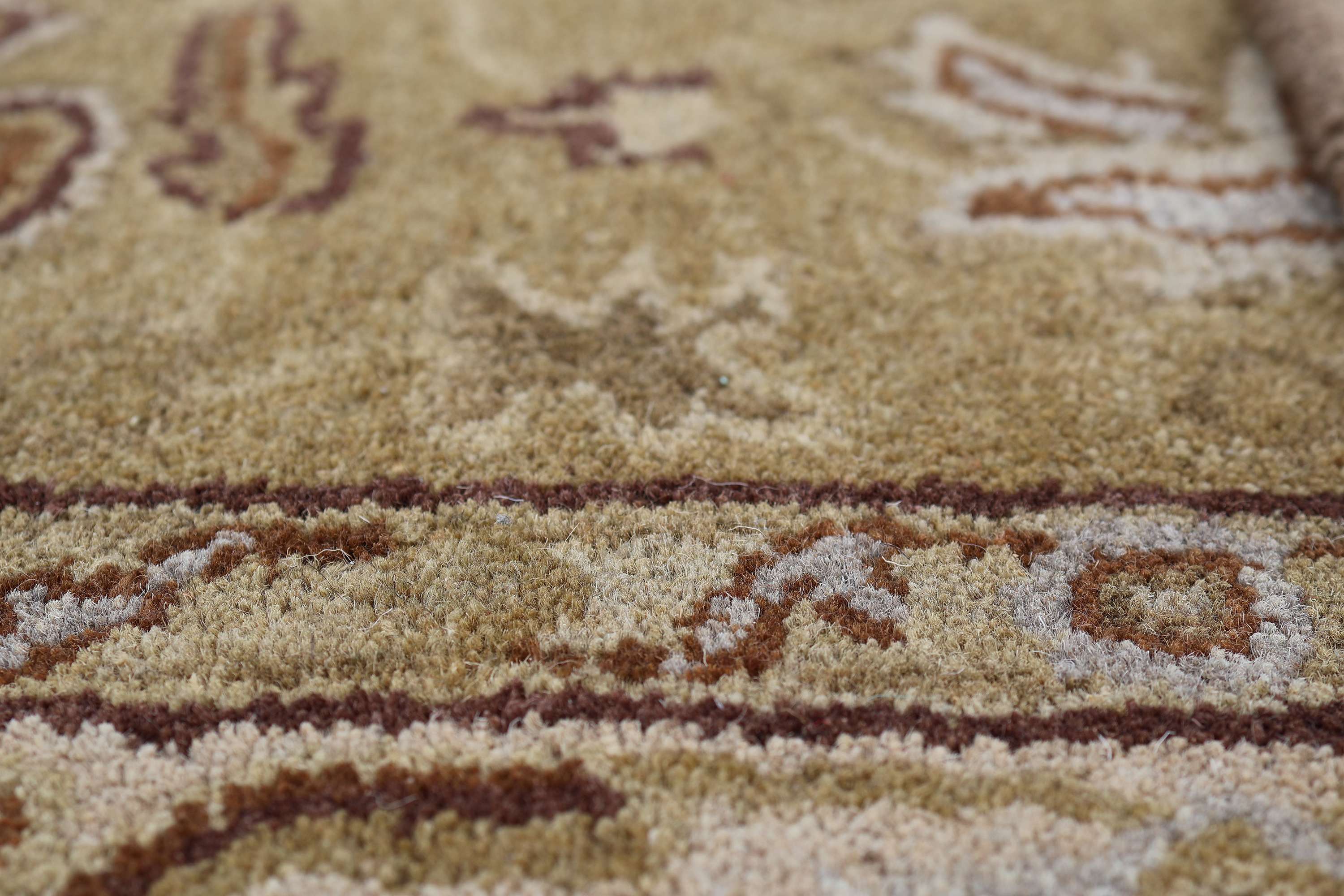 Sarang – Dark Green Hand-Tufted Wool Carpet