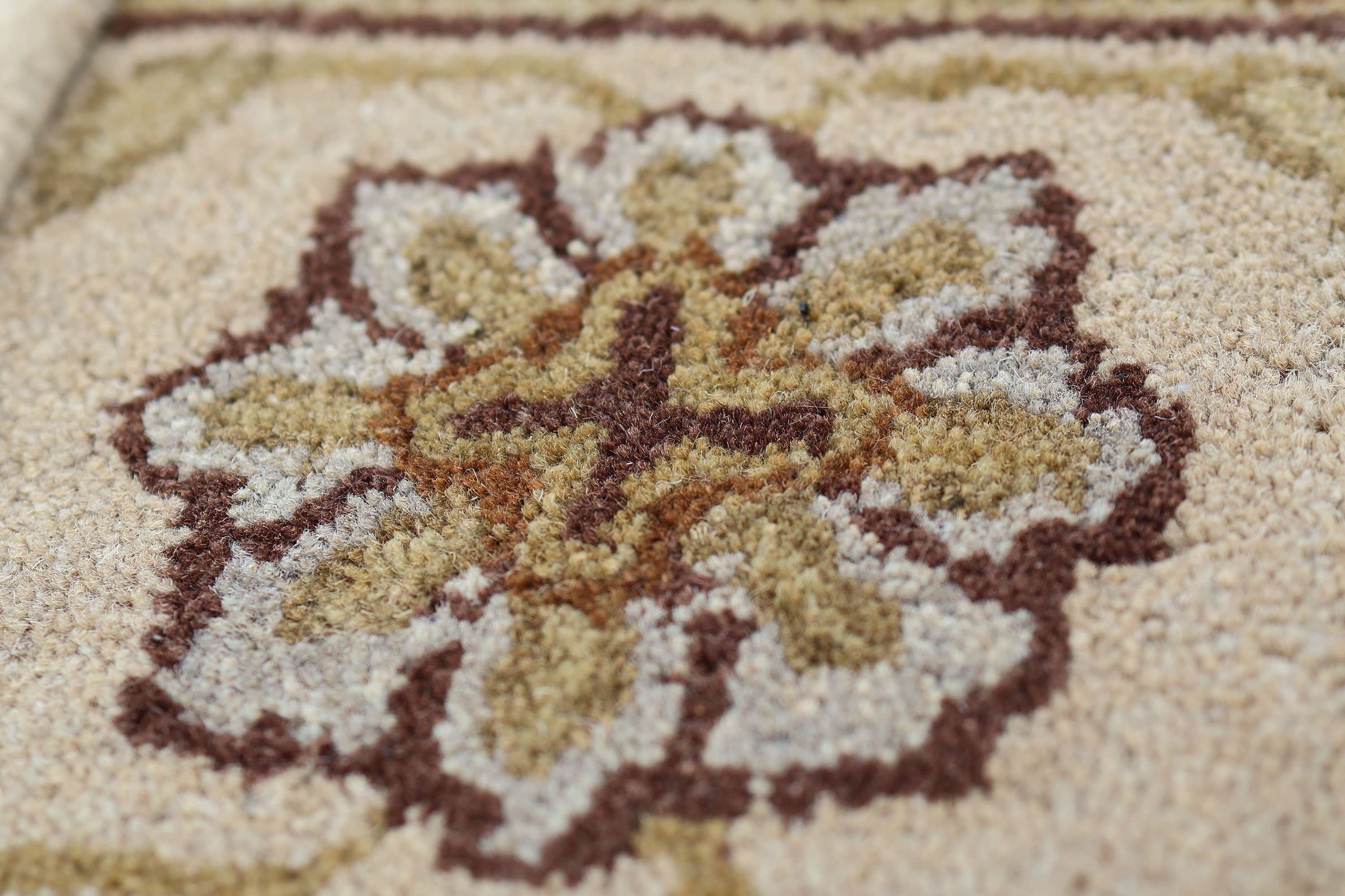 Sarang – Dark Green Hand-Tufted Wool Carpet